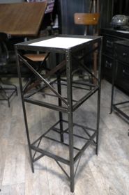 coffre d'usine en metal